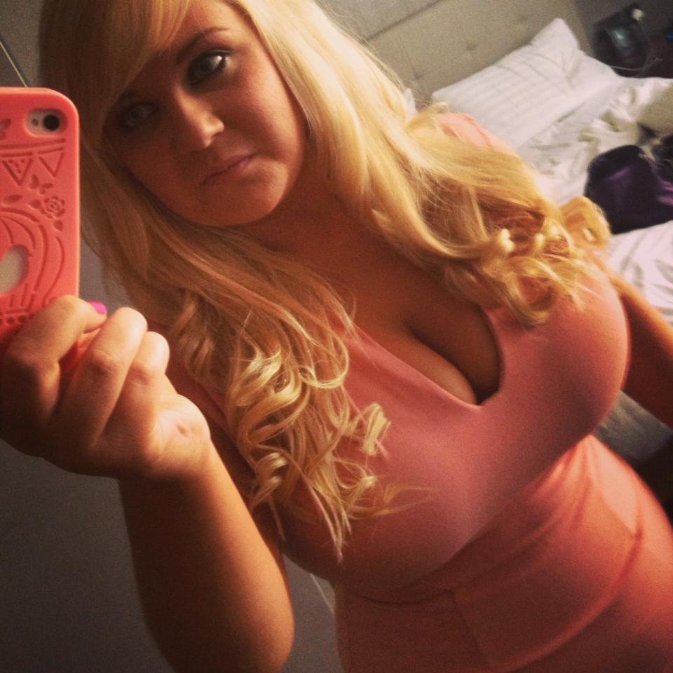 bustylovertits:  Submit your b⊙⊙bs’ pics: busty.lover.tits@gmail.com  Sexy