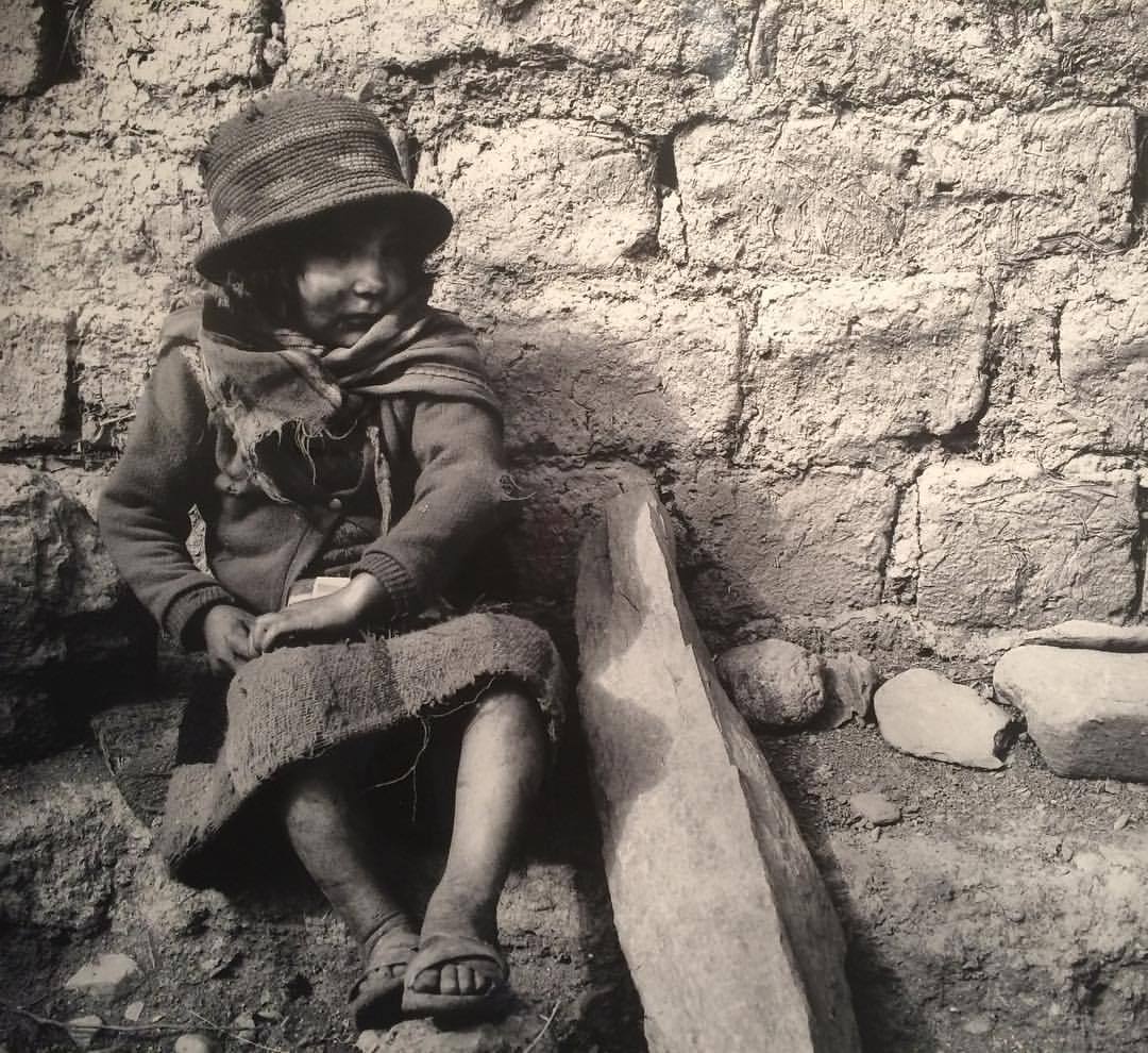 NiÃ±a en Willoq by Andres Fernando Allain  Ollantaytambo, 1997  #peru #andesmountains