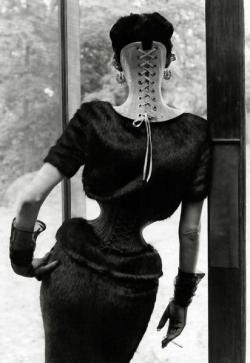 Mortisia:  Ethel Granger Had The Smallest Waist On Record. Ethel Wore The Corset