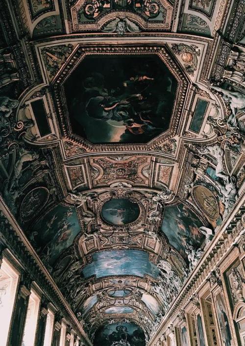 poppystrawberries:Le Louvre 