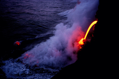 20aliens: Lava flows from tube into sea near Kupapau Point, Kilauea and explodes upon contact with s