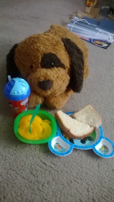 daddysslavefox: Daddy made me a lonie sammich, peaches and apple juice cuz he’s awesome! But my naughty puppy Remmy keeps trying to steal nibbles. Silly puppy. 