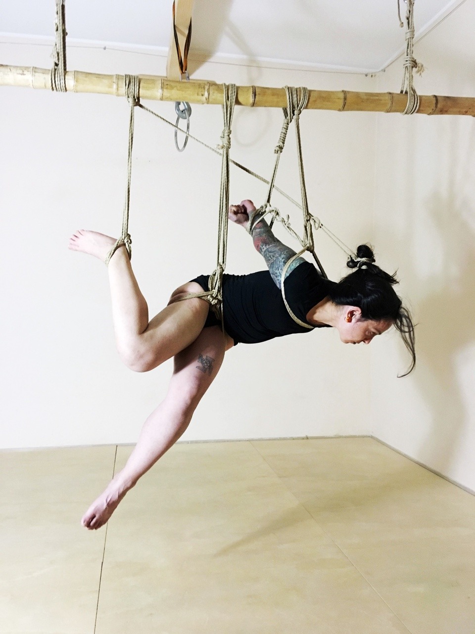 patfosterinropes:       Strappado for me Rigger @maestrobd  Bunny me Pavia Shibari