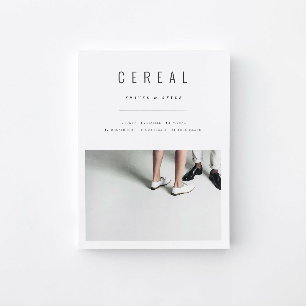 white-minimalism:  miniimalism:  Minimalism blog here 👽  Try to look in the mirror