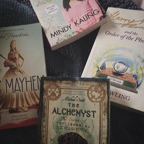 apparently i’m currently reading four books #courtneyreads #currentlyreading #books #mindykali