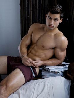 fraternityrow:  reading is sexy :) 