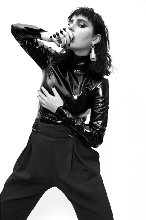 banksonline:  BANKS by Hannah Scott-Stevenson for i-D Magazine 