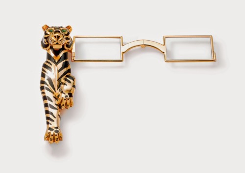 Tiger Lorgnette owned by Duchess of Windsor. Cartier Paris, special order, 1954. Gold, enamel, emera