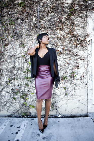 cape blazer x midi pencil skirt x pointed toe pumps x rolled up clutchImmense love for fashion &
