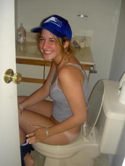 pissingteens:  More girls pissing at http://pissingteens.tumblr.com/