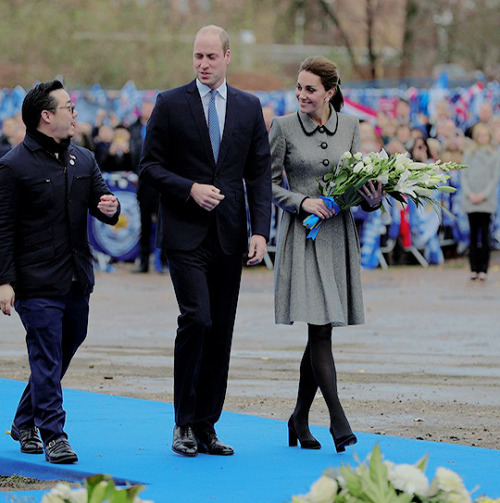 thecambridgees:   The Duke and Duchess of Cambridge Cambridge pay tribute to those who were tragical