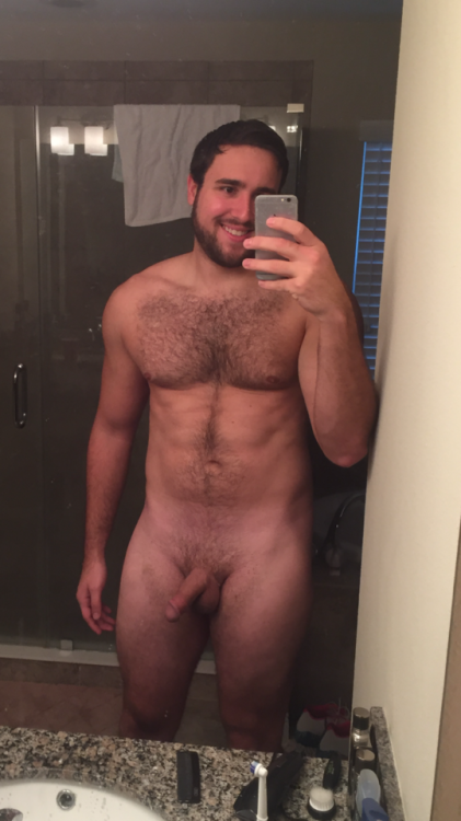 tallguy446: Naked man comin thru!