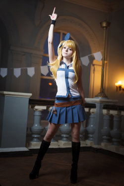 cosplayhotties:  Lucy Heartfilia by Kitsune-nyan