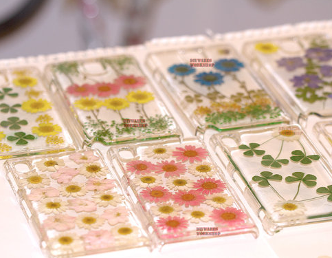 cute-etsy:  Real pressed flower phone cases