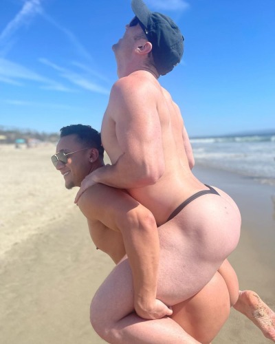 ozthongboi:Reposted from Instagram @michaelbossston Happy Wednesday 🍑🍑🍑