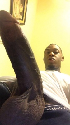 tyler07: dc-downlow-blog:  litbahamaboy:    DC-DownLow-Blog🍫   That is one huge mother fucking cock!!! 