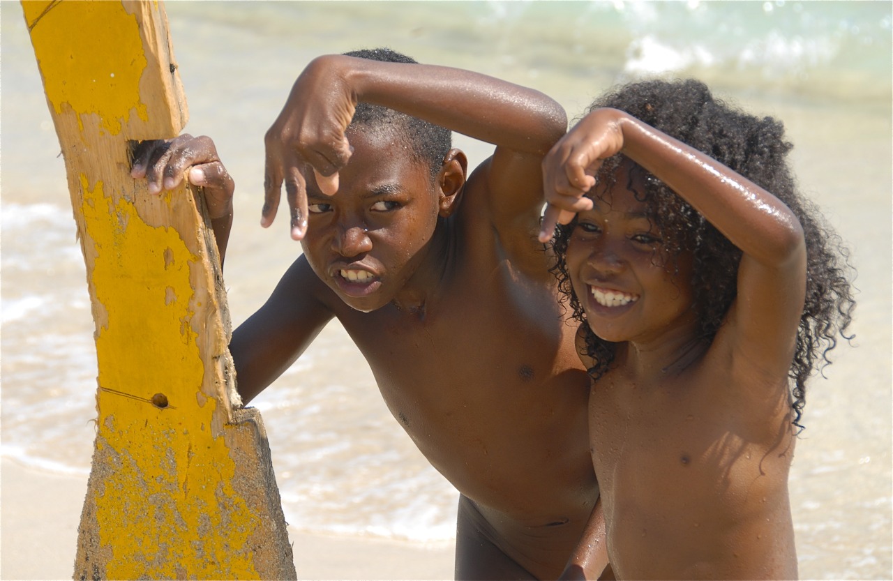 angryafricangirlsunited:  Children of Madagascar, Coast of Southeast Africa