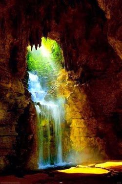 itinsightus:  Amazing Cave Waterfall 