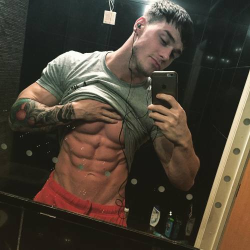 lumbrjax:  Instagram user @owen13 http://ift.tt/1WMFwst 