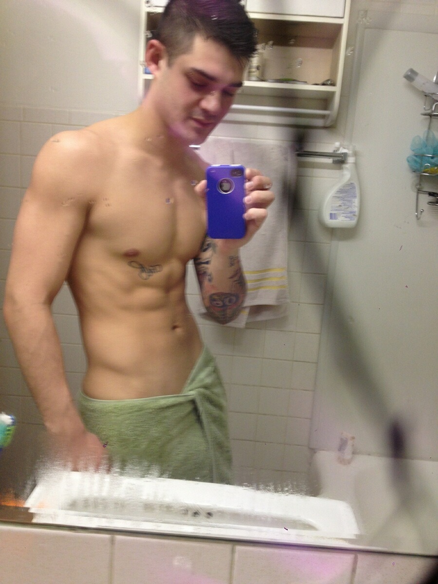 thingsilovee90:  *Guy32! :)