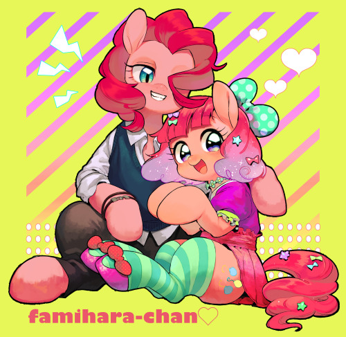 askharajukupinkiepie:  hotomura:  ファミ原かわいいですラブです  きゃああああああああああ！！！！ KAWAIIっ！！！これは！カワイすぎるよ～っ！！！//// ファミの首元が大きく開いてて…えへへ…セクシー！