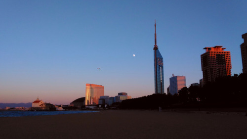 #Japon#Japan#fukuoka#kyushu#sunset#beach#momochi#seaside#fukuoka tower#moon