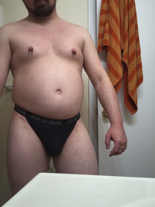 hotlatinbear:  cubvader:  Out of my monkey suit and into he shower!  Some fart on me please