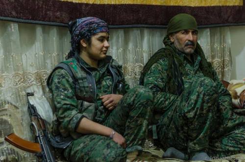 m4zlum:  Fathers and daughters together on Kobanê’s frontline