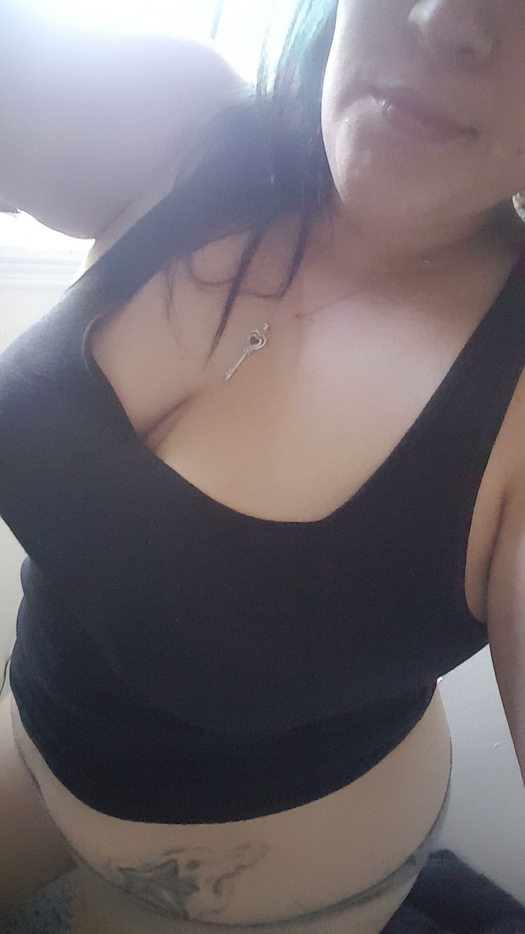 fatbottomgirl5656:  You make it look so easy to pretend I’m not here.  Damn this