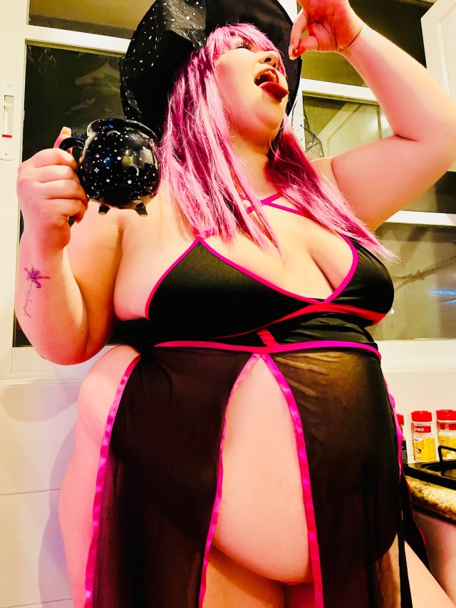 ililauraili:Just a bite?… come on!!… I promise I won’t devour you 😈🔥🐽