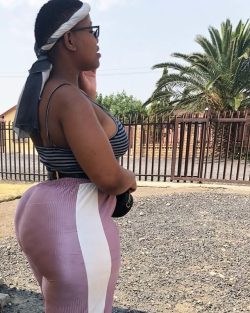 moufandazz:  rated-thick-ent:   BOTSANGPHATSHWANE8654