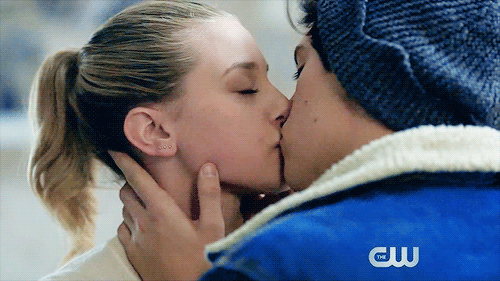 betty-and-jughead:  OMG. Betty & Jughead’s first kiss in her bedroom! Dayum. You can tell he’s been wanting to do that for a long while…..the way he paused and stared down at her lips….and then Betty’s smile……and then his lips on her
