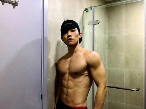 sgcutegays: ccbbct: Louis Leung: www.instagram.com/louisleungig What a hot teacher! 好帅的生物老