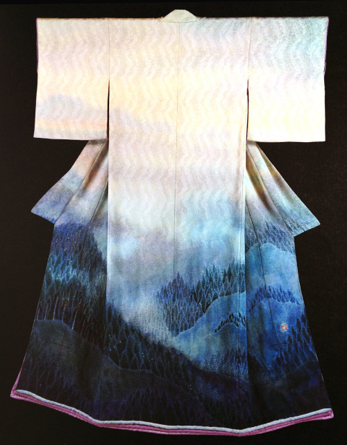 moreinspires: Kimono by Ityku Kuboty. Ityku has been transformated to the perception of a kimon