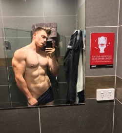 maxsmall:I own too much workout attire for