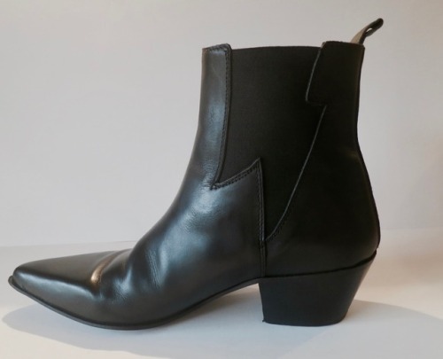chelsea boots
