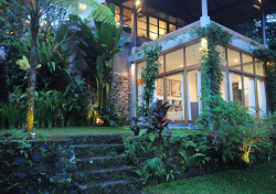 tropicale-moderne:    Villa Constance //