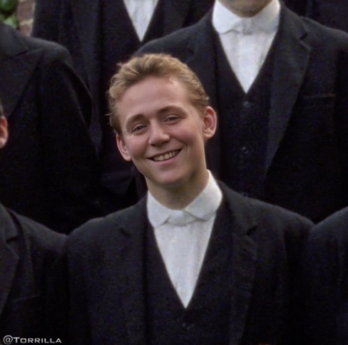 aregrettablehullabaloo: lokispettigerr: little-moonbeam-666: maryxglz: Tom Hiddleston at Eton Col