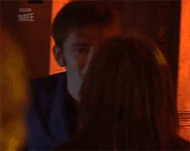 mizgnomer:Behind the Scenes - David Tennant in costume as the Tenth Doctor, but without the Tenth Do