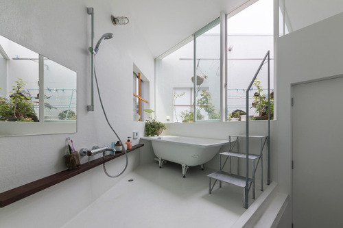 jpn-arch:  House in Miyamoto // Tato architects/ Yo Shimada {ph. cr. shinkenchiku sha}