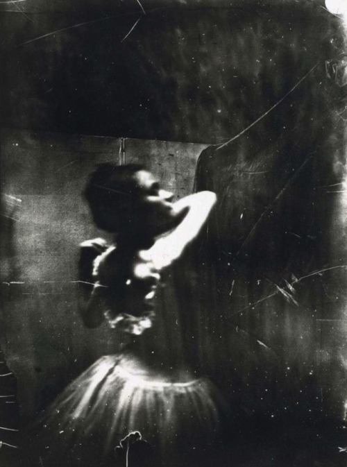  Degas’ photographs of his ballerinas 