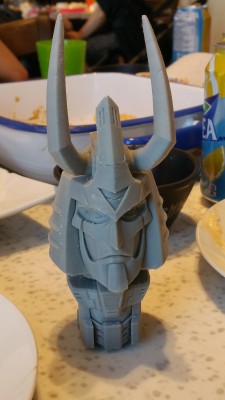 azimvenksta:  So I reprinted my Cyclonus head bust again, but at a smaller size.  I’m really happy with how it turned out.  Also did a new Tailgate print, since the original got gifted at TFcon. :P  Anyways, next step will be to “engineer” these