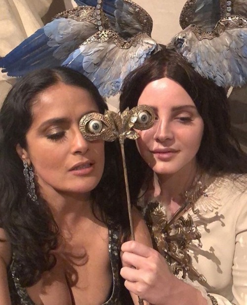 rusteddstardust: Lana del Rey and Salma Hayek at the 2018 Met Gala