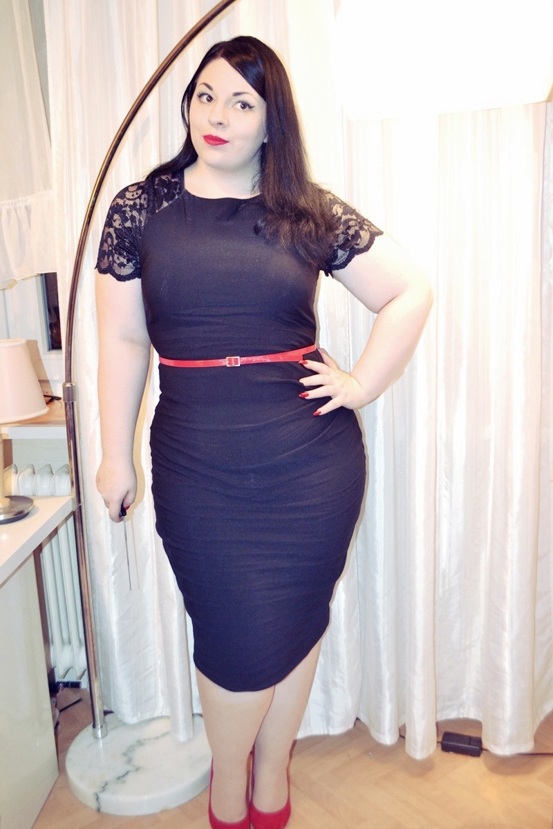 chubby-bunnies:  Greetings from Germany!My name is Lisa and I#m a UK Size 16/18 :)