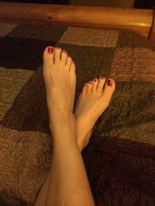 mattblevins1974: mattblevins1974: For those that requested a naked foot pic. Size 5&½; ad
