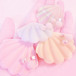 tartkiss:  mermaid hair clips now come in different colors! 