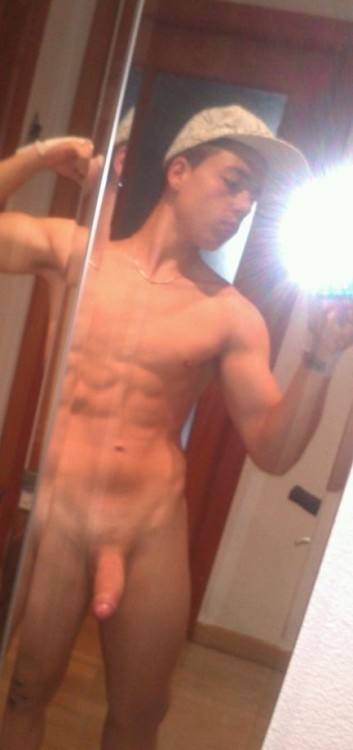 XXX exposedguysblog:  19 y/o If you wanna see photo