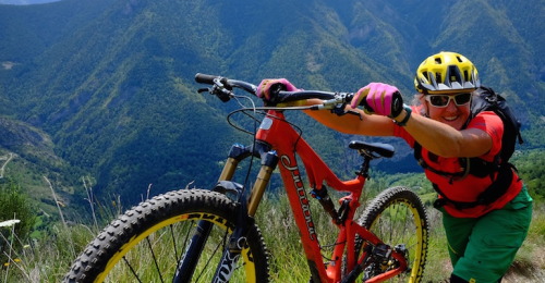 ridebikmo:  The 10 best things about getting to ride MTB for a living buff.ly/1Yw7qdb #cyclin
