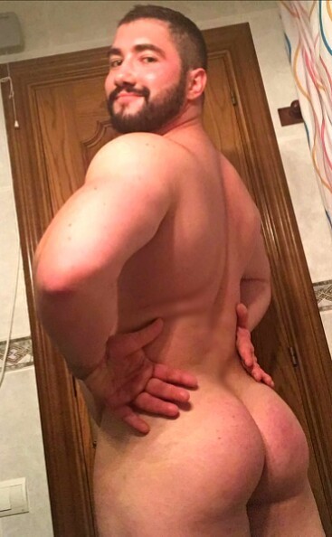 thebeefzone:  Yummi one, another perfect muscle bottom!