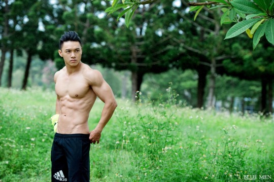 keepemgrowin:  saruisamu:    “Come muscle up with me.”